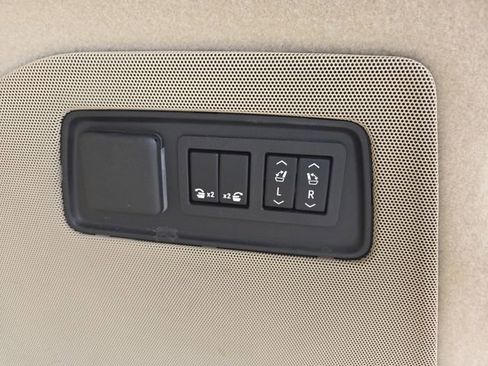 Used 2021 Cadillac Escalade Premium Luxury w/ Driver Assist Tech Package image 21