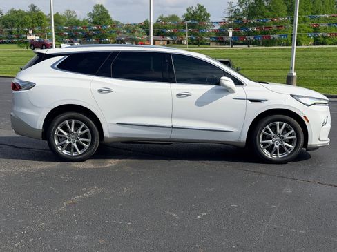 Used 2023 Buick Enclave Essence w/ Experience Buick Package FWD image 4