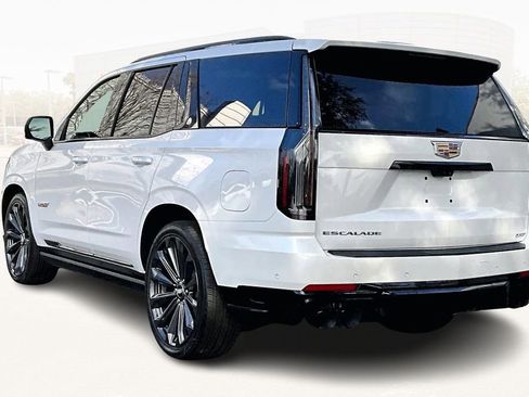 Used 2025 Cadillac Escalade V image 4