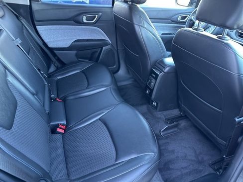 Used 2022 Jeep Compass Latitude image 9