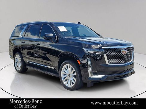 Used 2023 Cadillac Escalade Luxury image 1