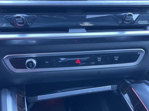 Used 2025 BMW X6 xDrive40i w/ Climate Comfort Package image 5