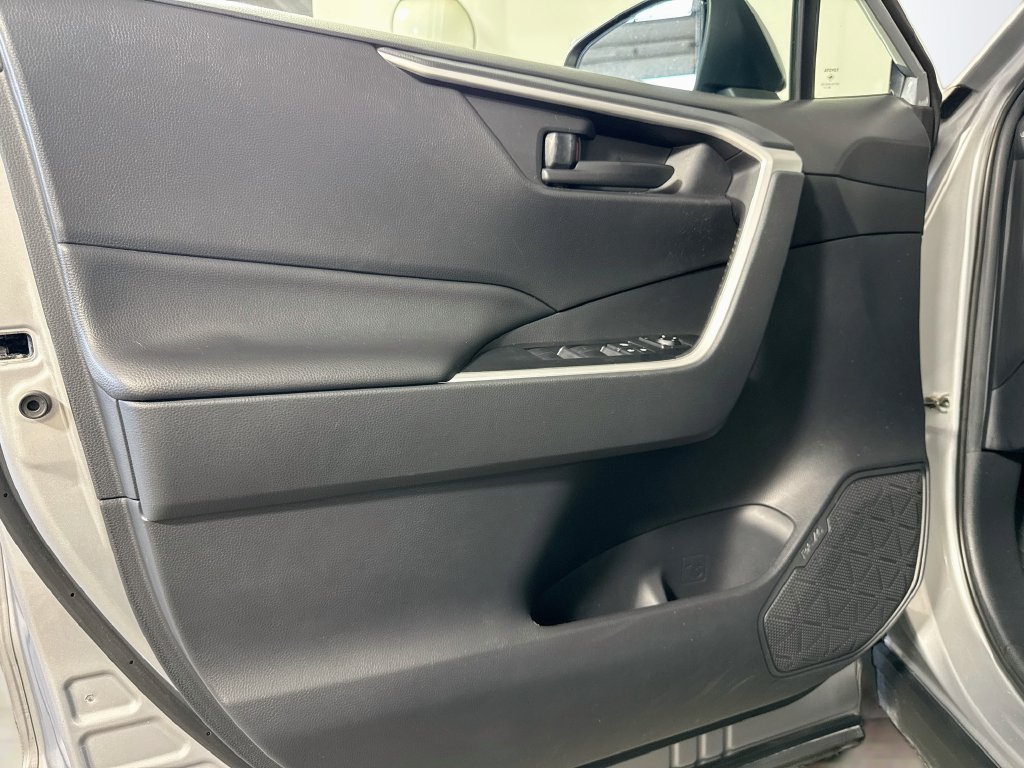 Used 2019 Toyota RAV4 LE w/ All Weather Liner Package AWD/4WD image 12