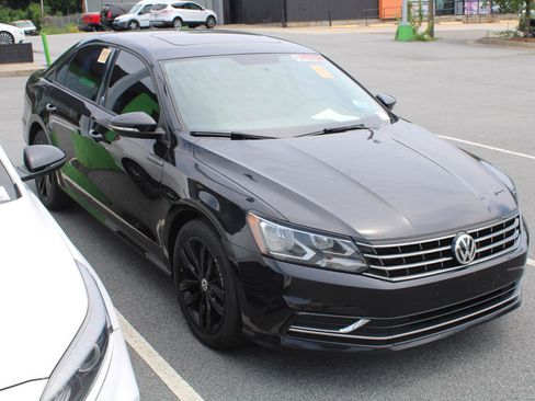 Used 2019 Volkswagen Passat 2.0T Wolfsburg w/ Wheels & Sunroof Package FWD image 2