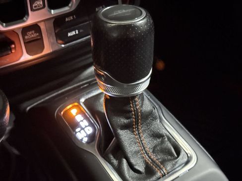 Used 2020 Jeep Gladiator Mojave w/ Dual Top Group AWD/4WD image 18