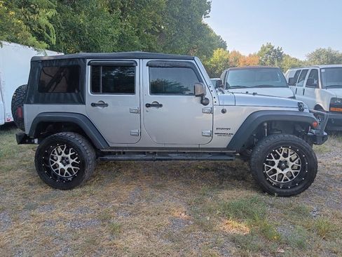 Used 2014 Jeep Wrangler Unlimited Sport AWD/4WD image 4