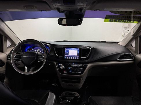 Used 2018 Chrysler Pacifica Limited w/ Tire & Wheel Group image 22