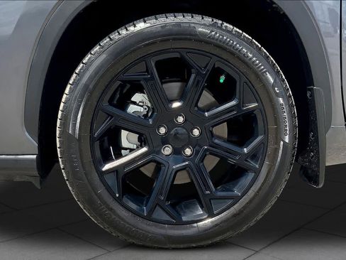 Used 2023 Toyota Highlander LE image 11