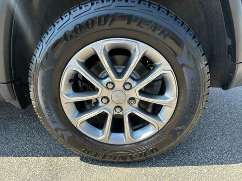 Used 2015 Jeep Grand Cherokee Limited image 38