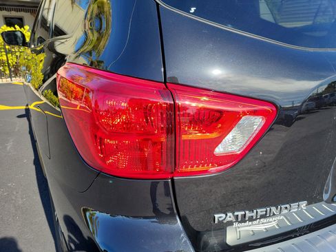 Used 2017 Nissan Pathfinder SL w/ SL Premium Package image 12