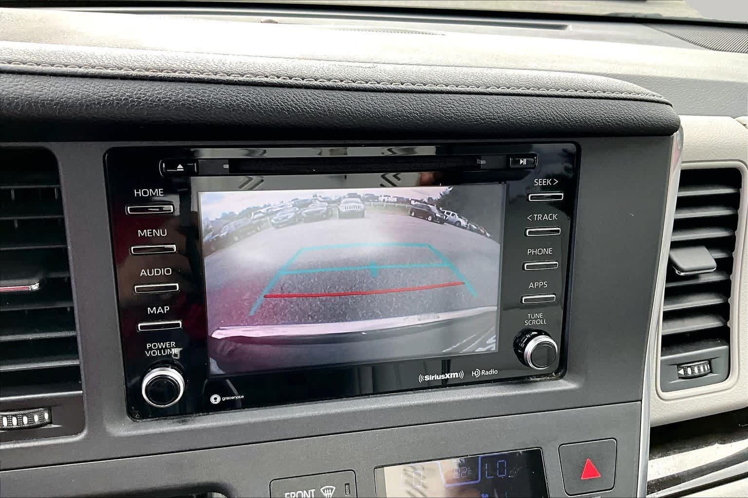 Used 2018 Toyota Sienna XLE w/ XLE Navigation Package FWD image 24