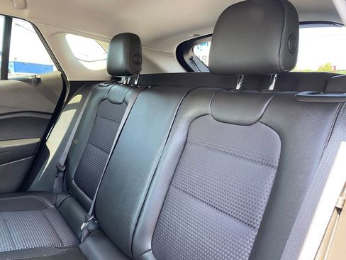 Used 2025 Chevrolet Trax LT w/ LT Convenience Package FWD image 14
