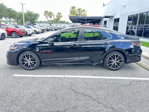 Used 2023 Toyota Camry SE FWD image 5