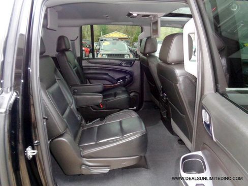 Used 2019 Chevrolet Suburban LT image 29