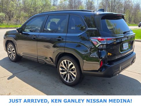 Used 2025 Subaru Forester Touring AWD/4WD image 5