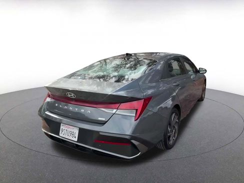 Used 2025 Hyundai Elantra Limited image 14