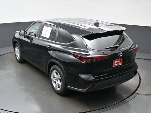 Used 2024 Toyota Highlander LE FWD image 38