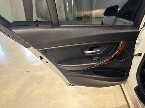 Used 2016 BMW 320i xDrive Sedan AWD/4WD image 32