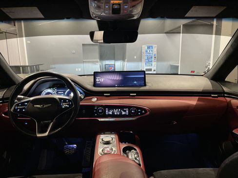 Used 2022 Genesis GV70 3.5T Sport w/ Sport Prestige Package image 39