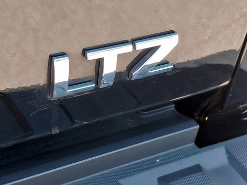 Used 2018 Chevrolet Silverado 1500 LTZ Z71 w/ LTZ Plus Package AWD/4WD image 24