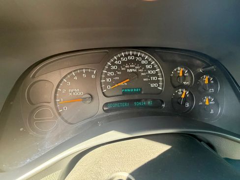 Used 2004 Chevrolet Tahoe LS RWD image 18