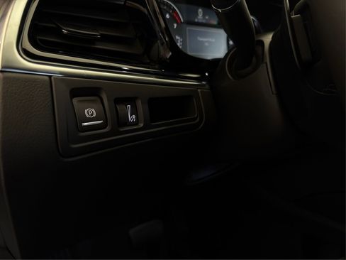 Used 2025 Cadillac XT6 Luxury image 21