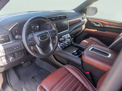 Used 2023 GMC Yukon Denali Ultimate AWD/4WD image 13