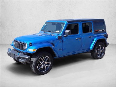 Used 2024 Jeep Wrangler Unlimited w/ Convenience Group AWD/4WD image 6