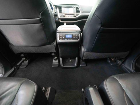 Used 2017 Toyota Highlander Limited Platinum AWD/4WD image 22