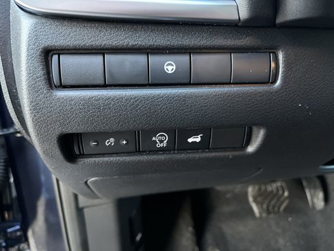 Used 2025 Nissan Rogue SV image 19