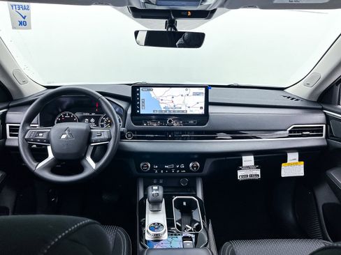New 2025 Mitsubishi Outlander ES image 20
