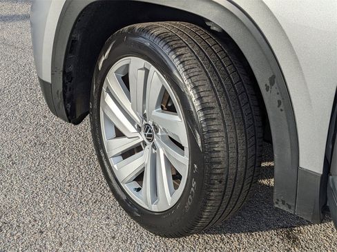 Certified 2023 Volkswagen Atlas Cross Sport SE w/ Panoramic Sunroof Package image 36