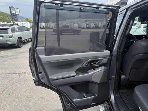 Used 2025 Lexus GX 550 w/ Accessory Package (2T) AWD/4WD image 17