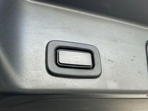 Used 2020 Land Rover Range Rover Evoque SE image 36