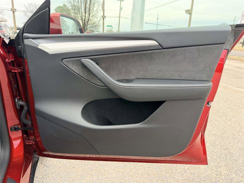 Used 2024 Tesla Model Y Long Range image 10