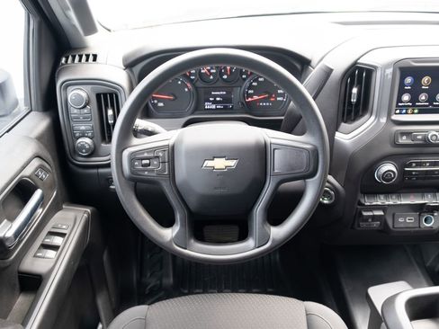 Used 2025 Chevrolet Silverado 2500 W/T AWD/4WD image 2