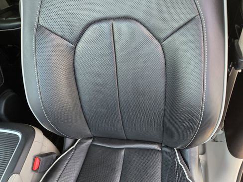 Used 2023 Chrysler Pacifica Limited image 23