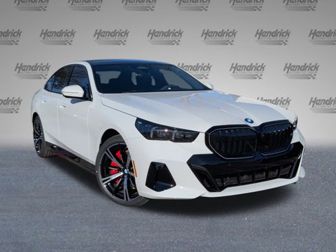 New 2026 BMW 550e xDrive w/ Premium Package image 2