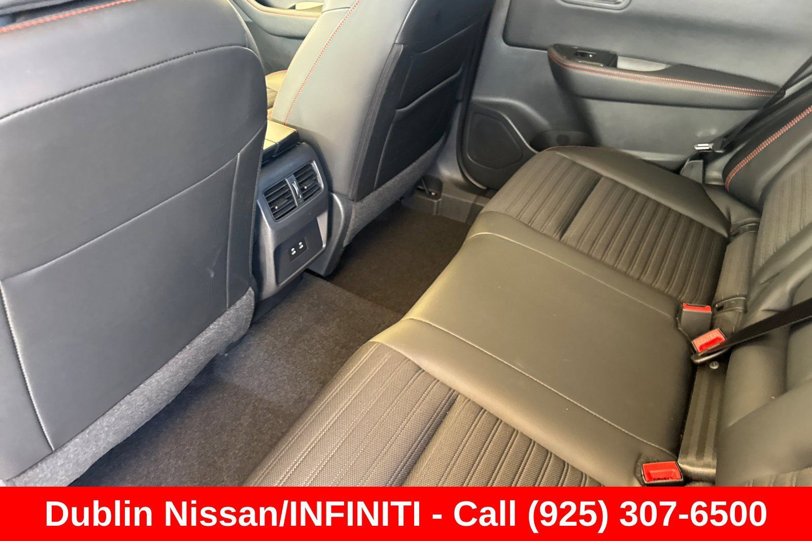 Used 2025 Nissan Rogue SV AWD/4WD image 15