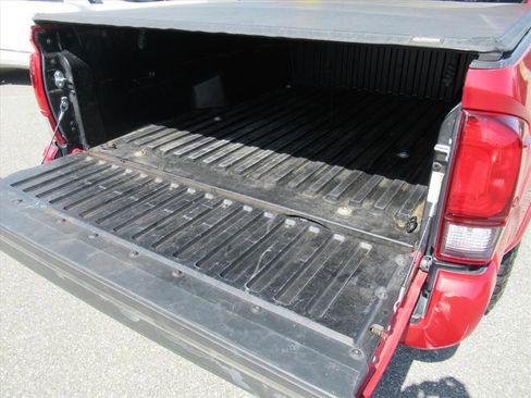 Used 2023 Toyota Tacoma SR5 w/ Technology Package image 26