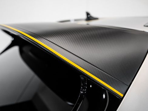 Used 2025 Bentley Bentayga image 17