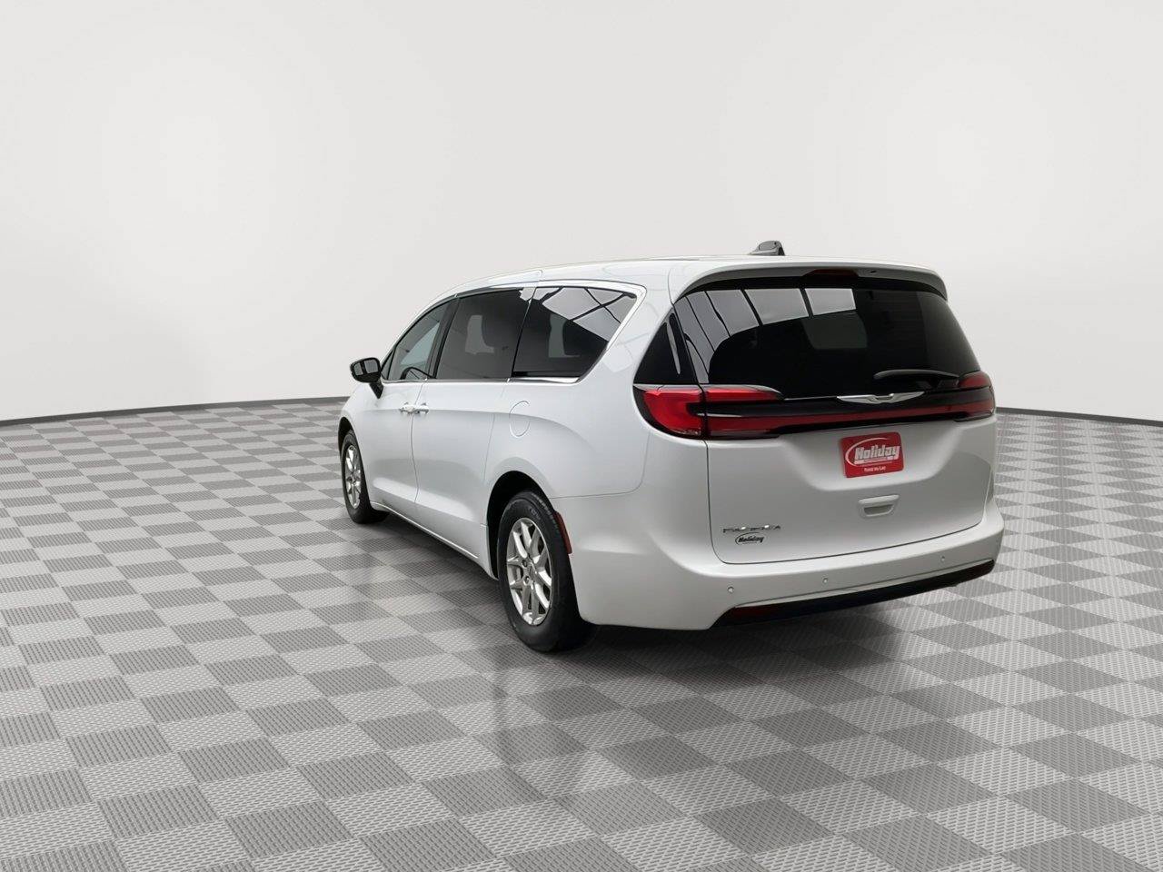 Used 2025 Chrysler Pacifica Select FWD image 36
