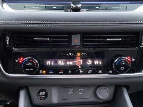 Used 2025 Nissan Rogue SL w/ SL Premium Package image 20