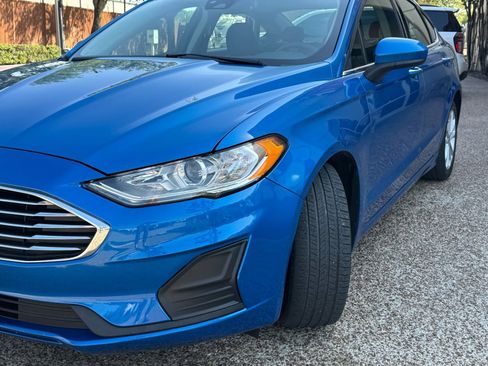 Used 2020 Ford Fusion SE image 3