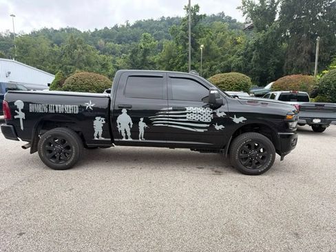 Used 2025 RAM 2500 Big Horn AWD/4WD image 4