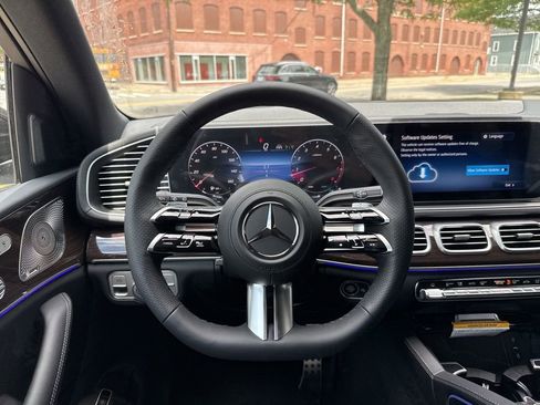 Used 2025 Mercedes-Benz GLS 450 4MATIC image 25