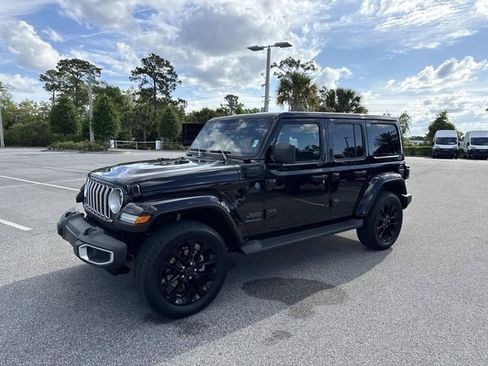 Used 2025 Jeep Wrangler Unlimited Sahara image 7