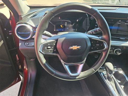 Used 2025 Chevrolet Trax LT w/ LT Convenience Package image 16