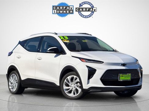 Used 2023 Chevrolet Bolt EUV LT w/ Comfort Package image 2