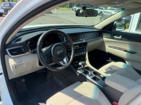 Used 2017 Kia Optima LX FWD image 10